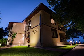 Epico Seafront & Garden Apartments