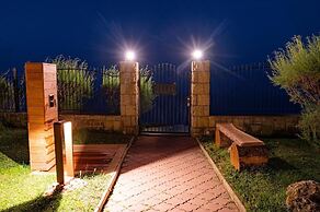 Epico Seafront & Garden Apartments