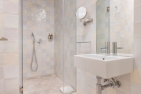 Ando Living Douradores House