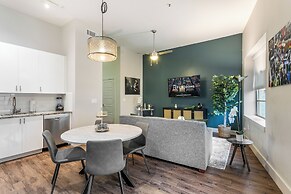 Tasteful Condo Near French Quarter