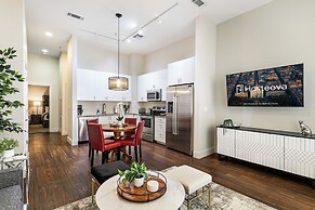 Stylish 1BR in California Building