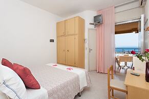 HOTEL COLA FRONTEMARE