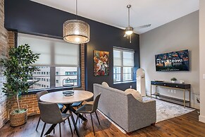 Captivating Condo near City Hot Spots