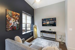 Captivating Condo near City Hot Spots