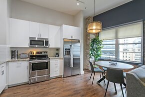Captivating Condo near City Hot Spots