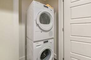 Captivating Condo near City Hot Spots