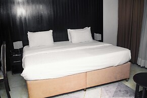 Royal Crest hotel and suite