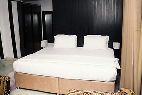 Royal Crest hotel and suite