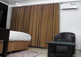 Royal Crest hotel and suite