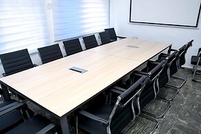 Royal Crest hotel and suite