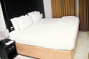 Royal Crest hotel and suite