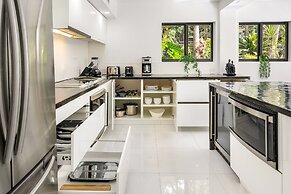 Peaceful 3BD Family House With Pool