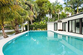 Peaceful 3BD Family House With Pool