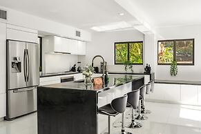 Peaceful 3BD Family House With Pool