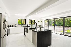 Peaceful 3BD Family House With Pool