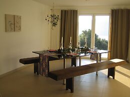 Remarkable 4-bed Villa in Denovici