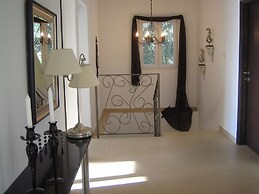 Remarkable 4-bed Villa in Denovici