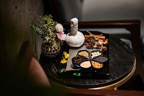 THE WATSON PREMIUM HALONG HOTEL