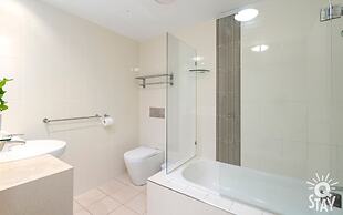 Elston Apartments - Q Stay