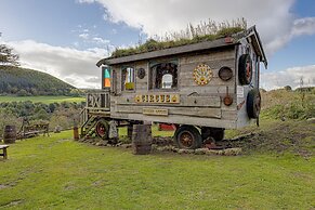 2 x Double Bed, Glamping Wagon in Dalby Forest