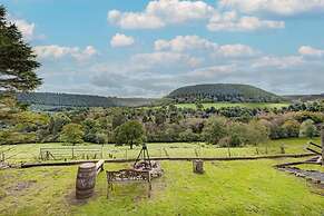 2 x Double Bed, Glamping Wagon in Dalby Forest