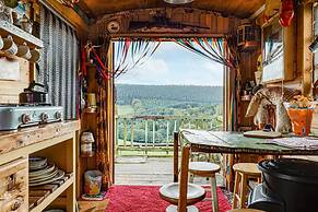 Glamping Wagon - 1 x Double Bed, 2 x Single Bed