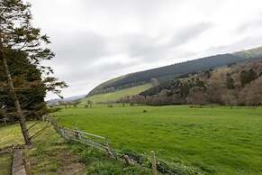 Glamping Wagon - 1 x Double Bed, 2 x Single Bed