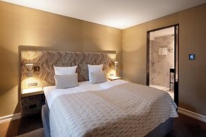 Hypernym Hotel & Suites