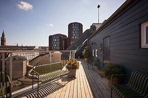 Hypernym Hotel & Suites