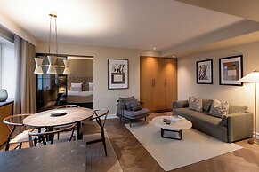 Hypernym Hotel & Suites