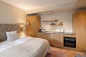 Hypernym Hotel & Suites