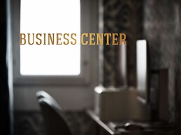 Hypernym Hotel & Suites