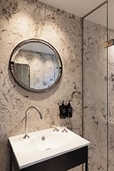 Hypernym Hotel & Suites