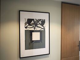 Hypernym Hotel & Suites