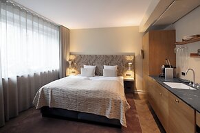 Hypernym Hotel & Suites