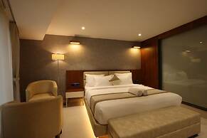 Royal Plaza Suites by RAK Rooms