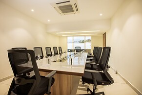 Royal Plaza Suites by RAK Rooms