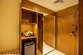 Royal Plaza Suites by RAK Rooms