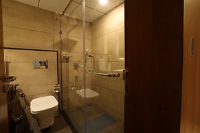 Royal Plaza Suites by RAK Rooms