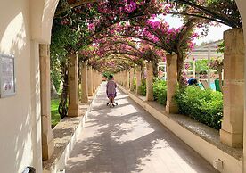 Intelier Rosella Hotel