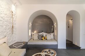 Numa Santorini