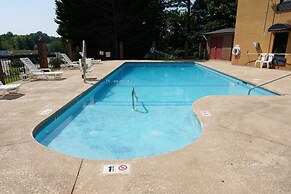 Columbus Inn and Suites
