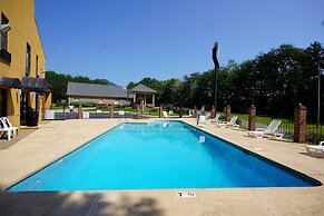 Columbus Inn and Suites