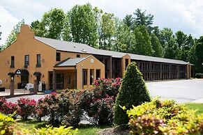 Columbus Inn and Suites