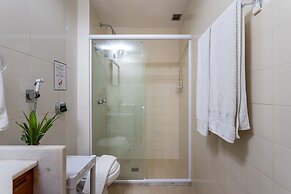 (902-B) Studio com Vista Mar e Comodidades