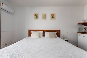 (902-B) Studio com Vista Mar e Comodidades