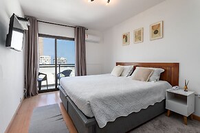 (902-B) Studio com Vista Mar e Comodidades