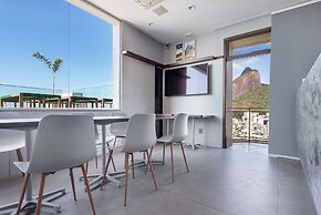 (902-B) Studio com Vista Mar e Comodidades