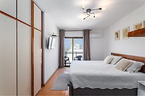 (902-B) Studio com Vista Mar e Comodidades