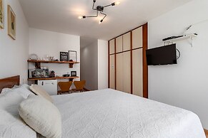(902-B) Studio com Vista Mar e Comodidades